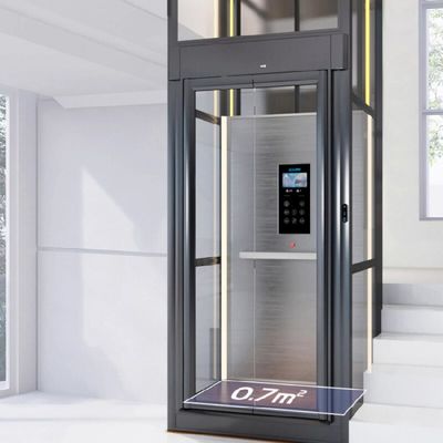 Thang máy nâng có thể truy cập được với cửa tự động và đến 5 trạm dừng